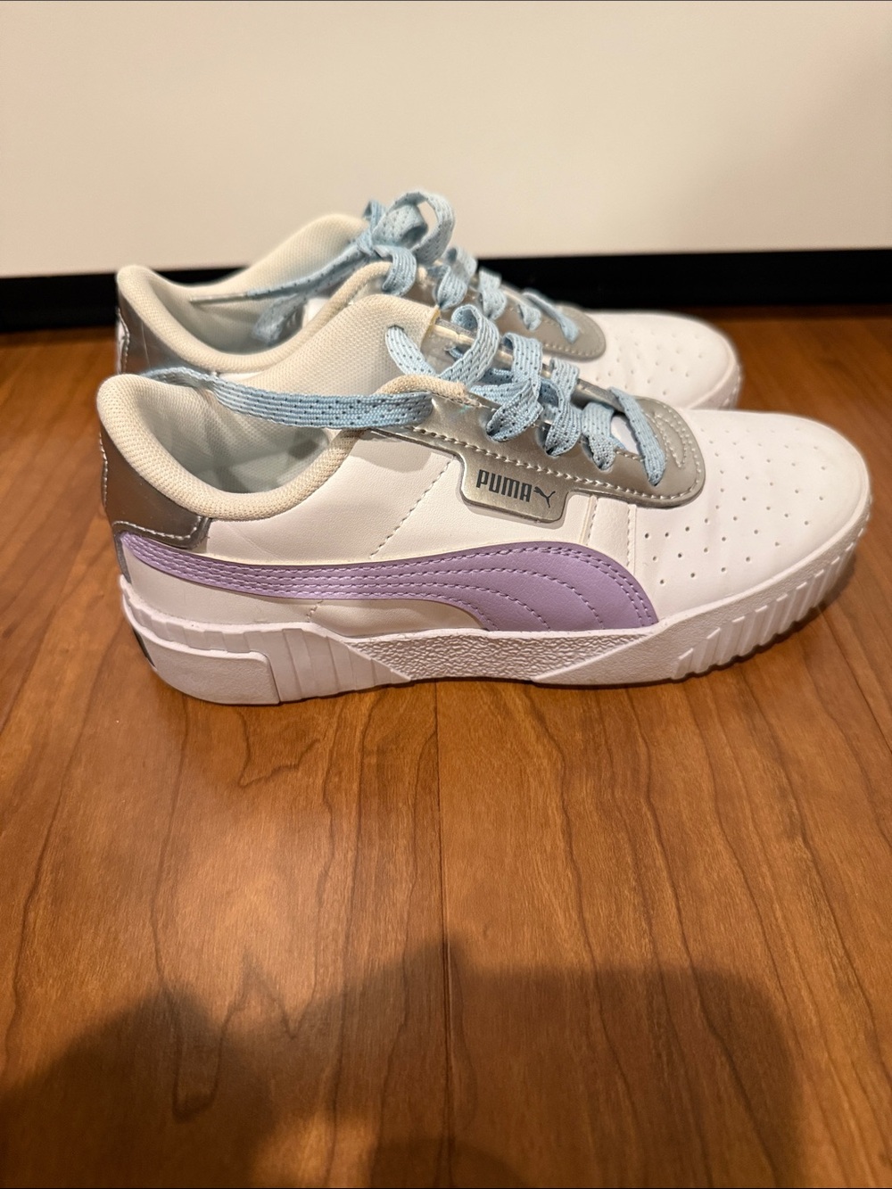 Puma girls White Sneakers with Lilac Formstripe and Light Blue Accents sz2